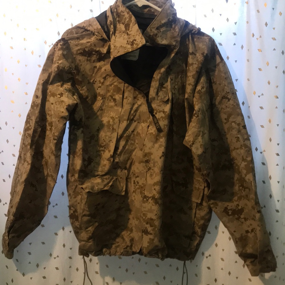 SOLD❤️M-S jacket lightweight hardshell nylon